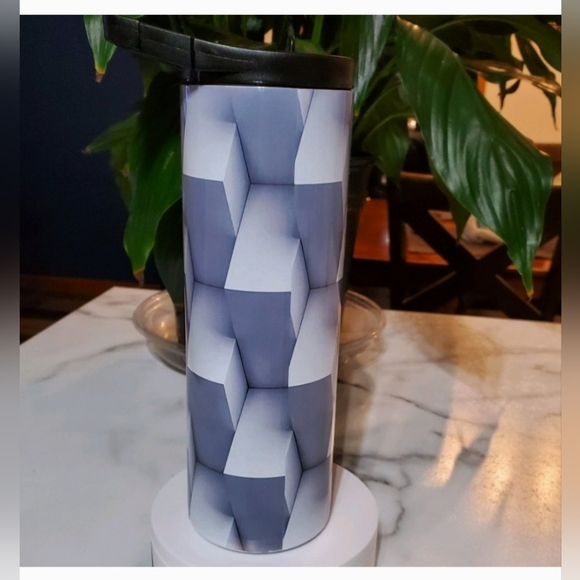 Shades of Gray 3D Look 20oz Tumbler with duo lids 🎉sale - Picture 9 of 9